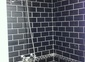 La salle de douche de la chambre rétro
