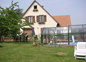 Vue extérieure avec jardin et piscine