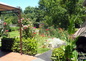 JOSY B & B-Tonnelle dans le Jardin