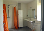 Salle d'eau adaptée petit gite de la Ferme de vacances