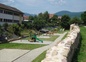 Aire de jeux dans les remparts à 100m du gite